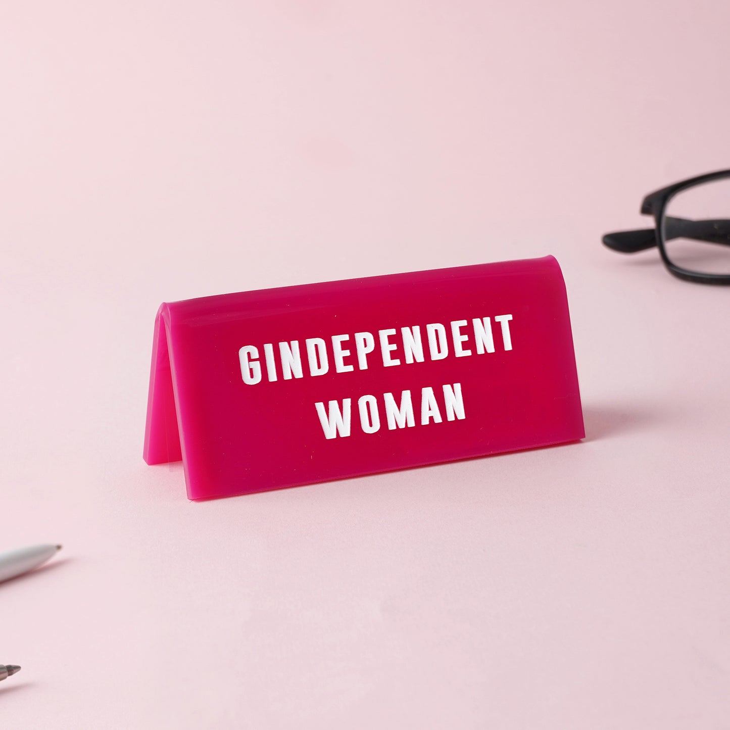 'Gindependent Woman' Pink Desk Sign