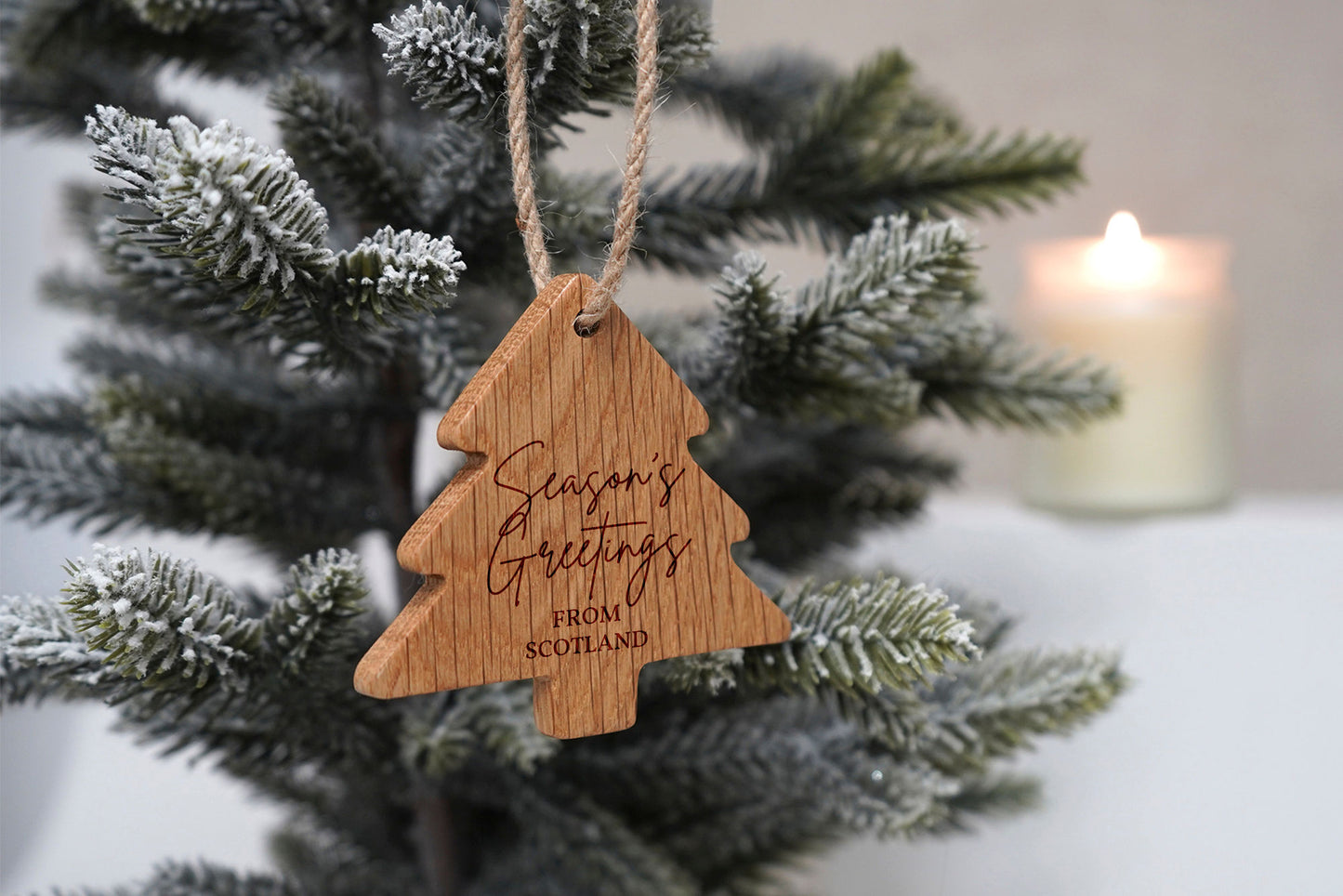 Natural Oak Christmas Tree Hanger โ Seasons Greetings From Scotland Decoration