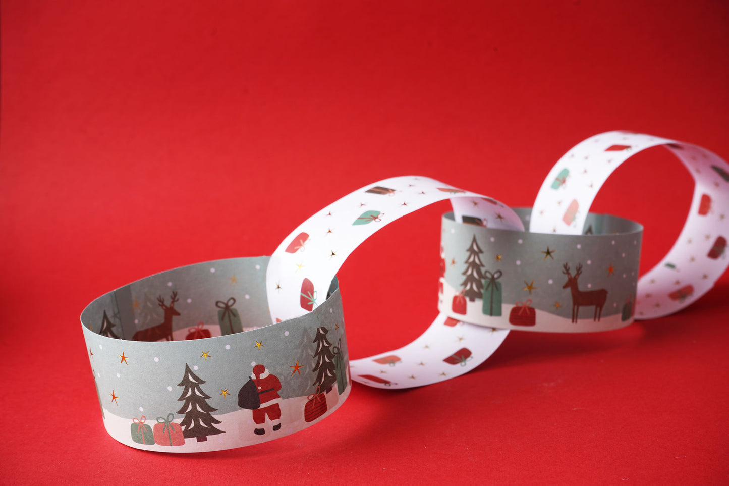 Pack of 100 Christmas Present Scene Paper Chains