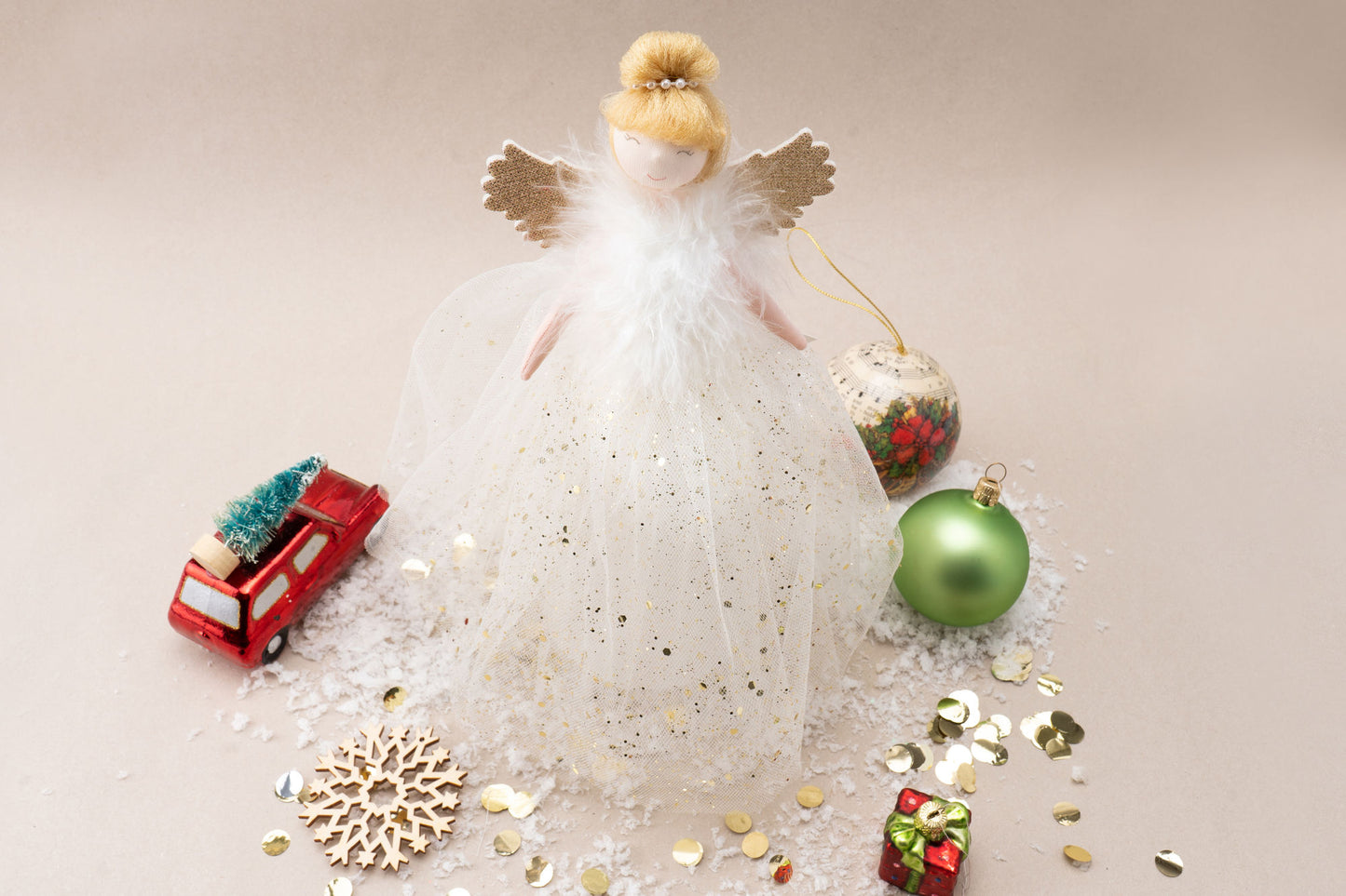 Gold Large Light Up Angel Christmas Tree Topper ⢠Includes Batteries ⢠Size: 28.5cm ⢠Gift For Home