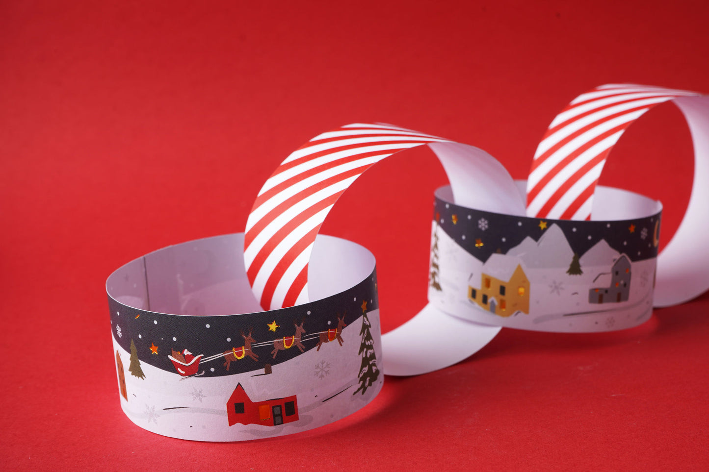 Dashing Through The Snow Pack of 100 Paper Chains | Length: 5m | Red White | Christmas Decoration | Gift For Home & Christmas