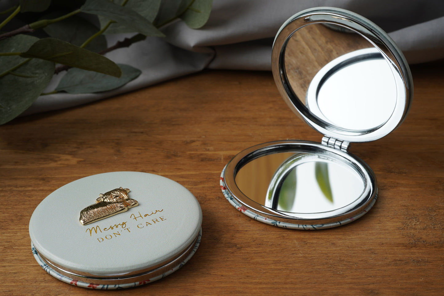 Bramble Farm Highland Cow Compact Mirror • Perfect Gift • Gift Boxed • Travel Friendly • Handbag Accessory • Ladies Gift • Vacation