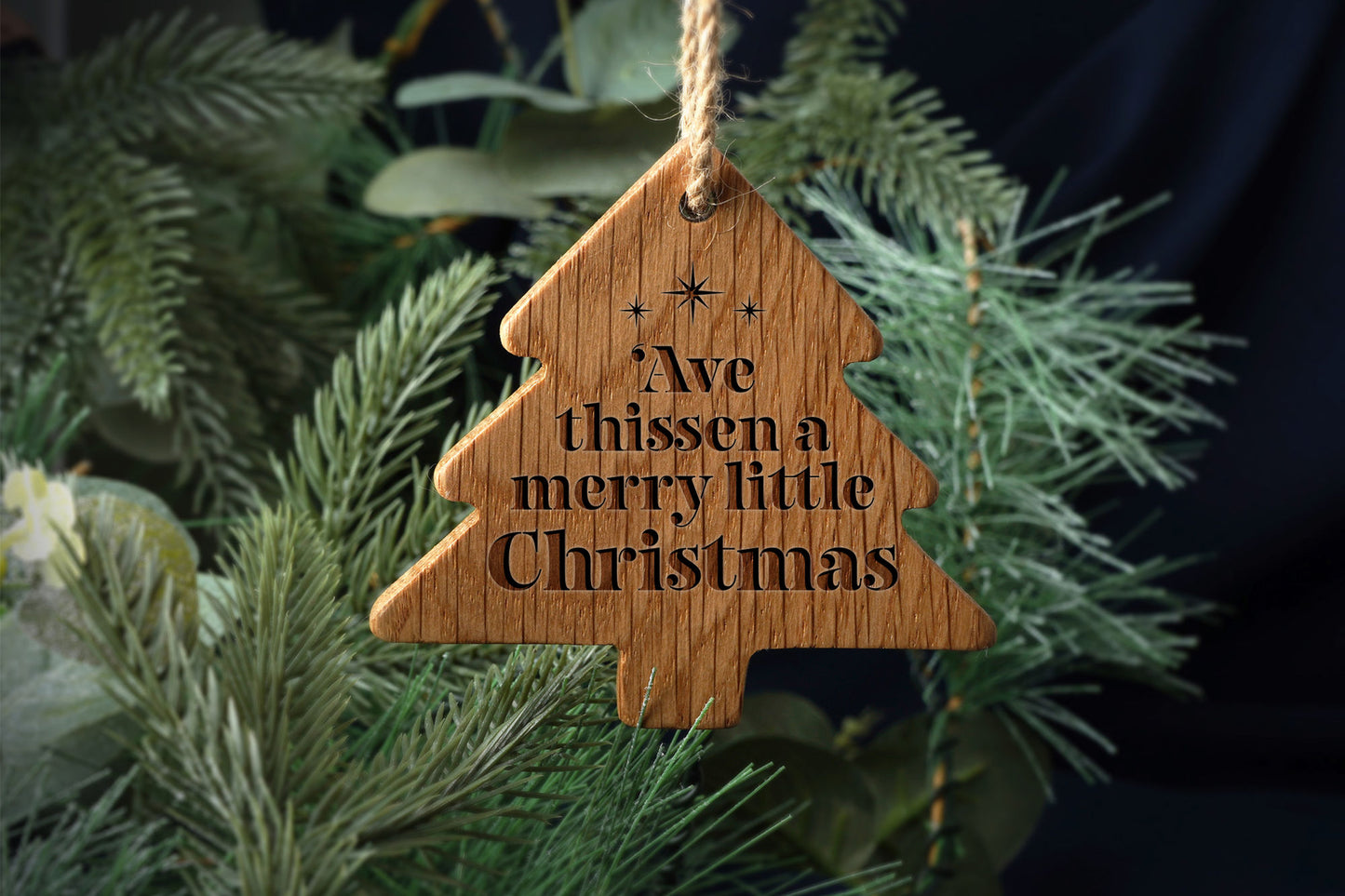 Engraved Oak Christmas Tree Hanger – 'Ave Thissen A Merry Little Christmas'