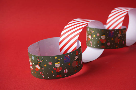Santa’s Workshop Pack of 100 Paper Chains | Length: 5m | Red White | Christmas Decoration | Gift For Home & Christmas